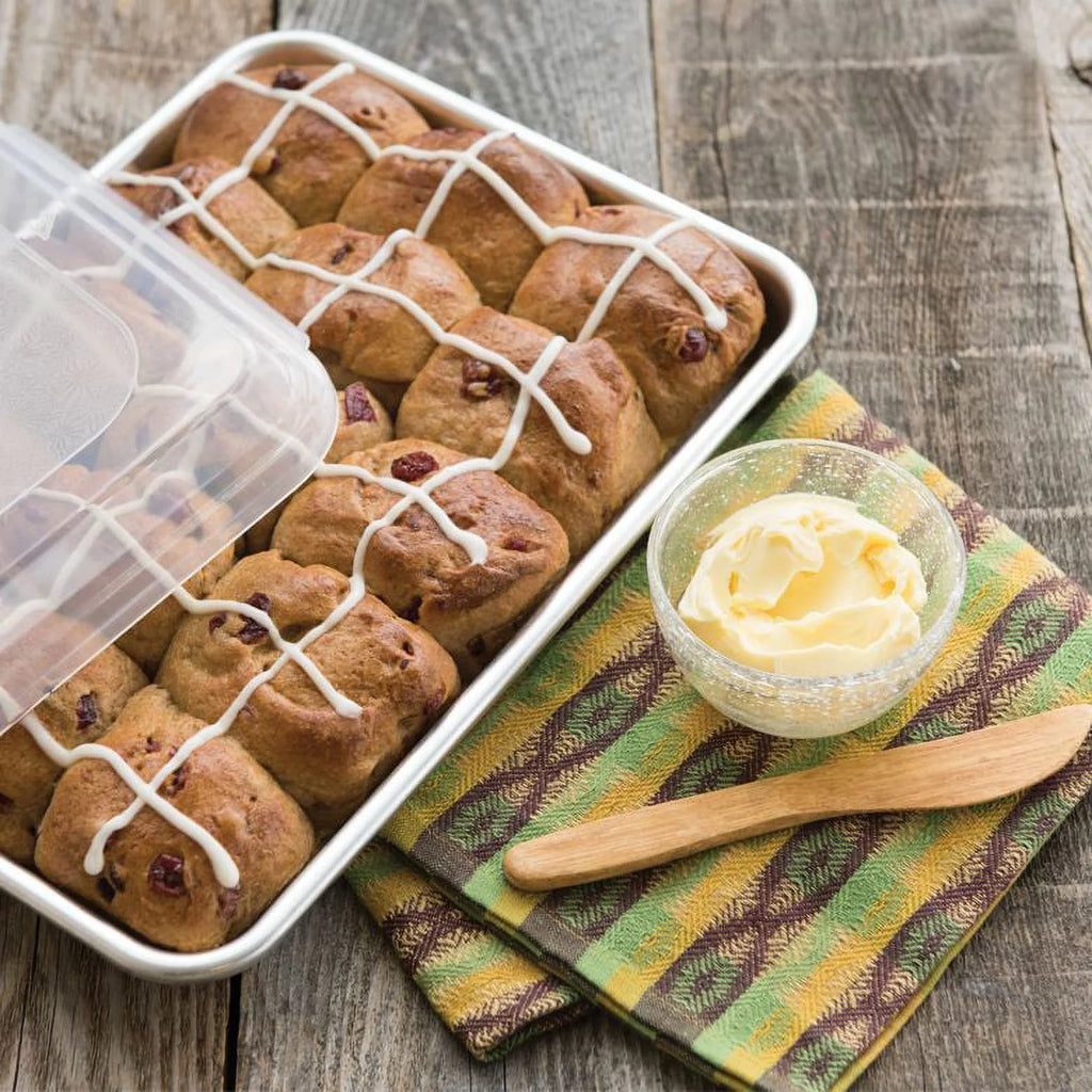 Aluminum Baker's Quarter Sheet with Lid, 11.4" x 8" x 1" Y241630