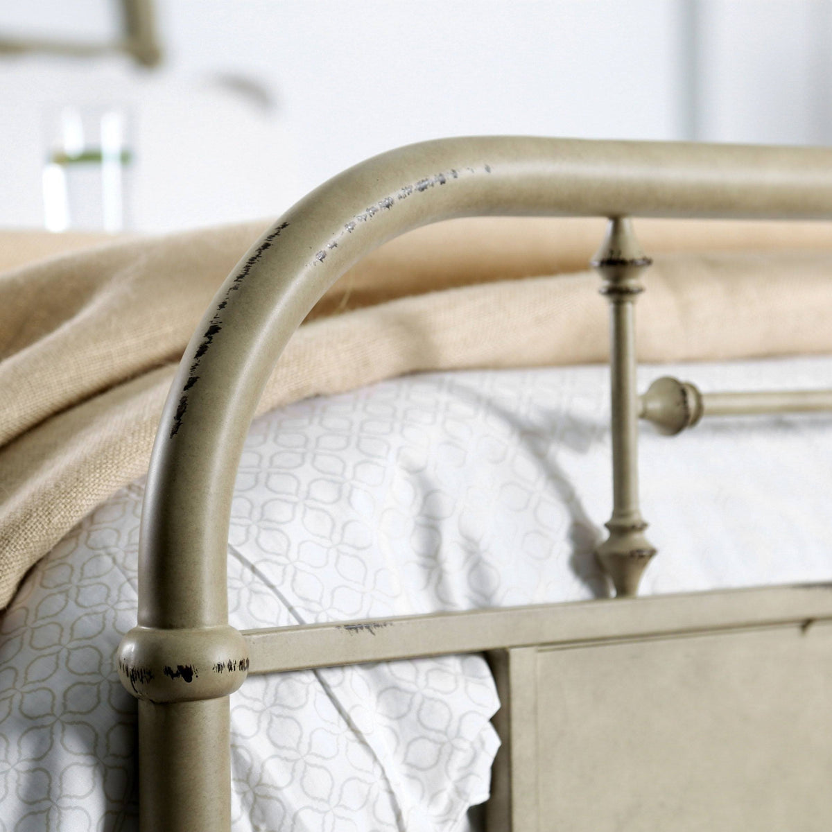 Queen Metal Bed V336730