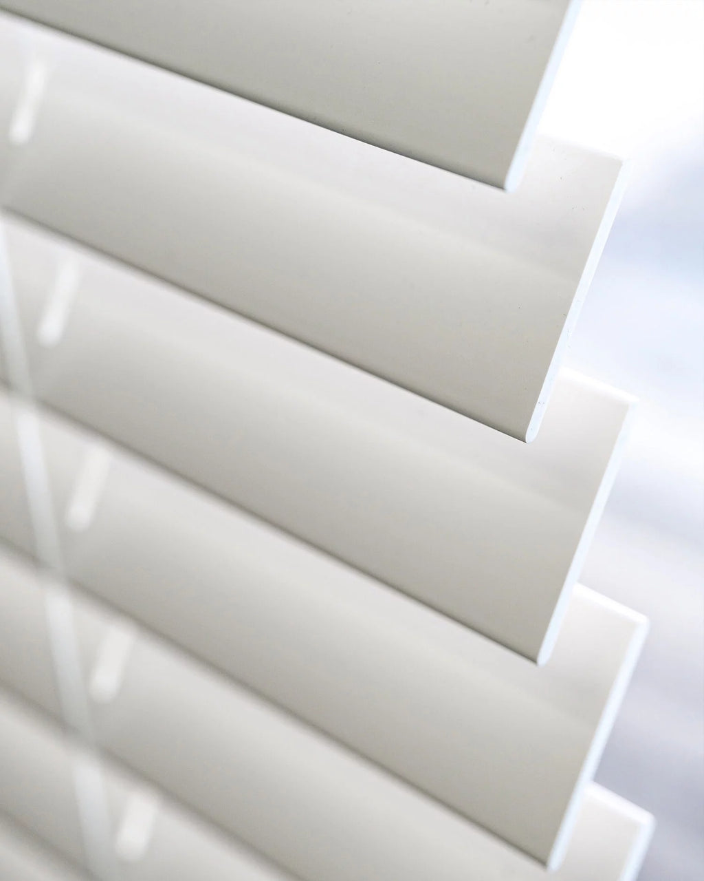 2" Cordless Faux Wood Blinds H4109
