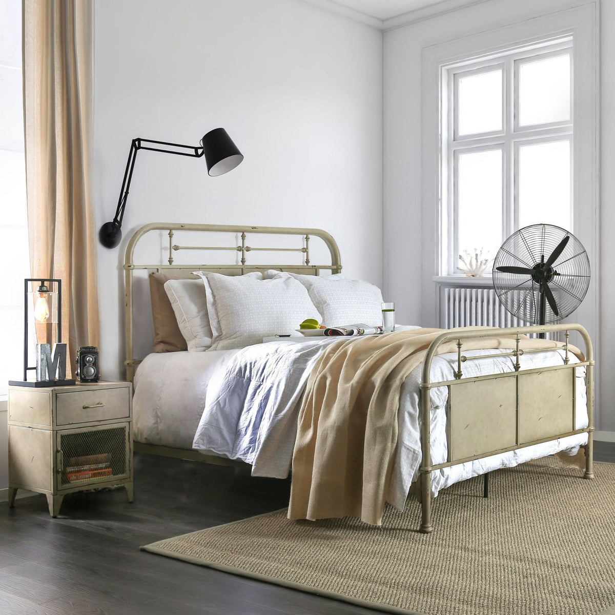 Queen Metal Bed V336730